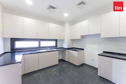 Снять в аренду таунхаус в Дубае: 3 спальни, 255.9м², № 67488 - фото 13