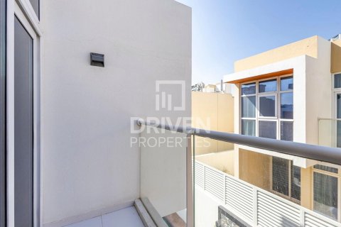 Снять в аренду таунхаус в DAMAC Hills (Akoya by DAMAC), Дубай: 3 спальни, 167м², № 20911 - фото 10