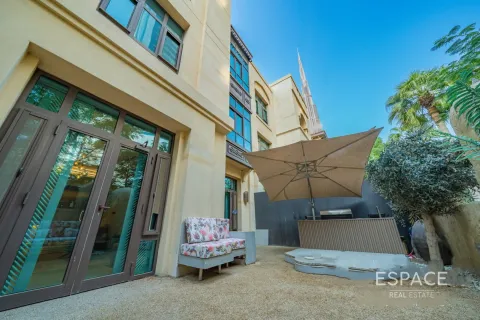 Apartment in Downtown Dubai (Downtown Burj Dubai), Dubai 2 bedrooms, 244 sq.m. № 71008 - photo 1