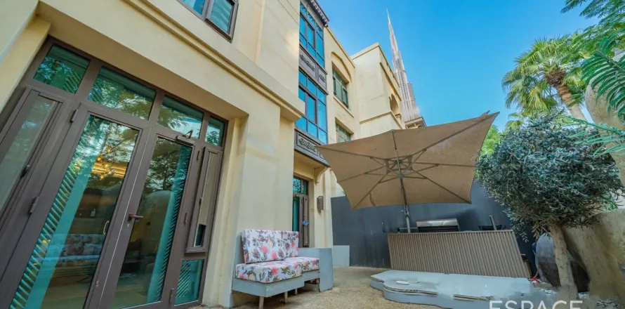 Apartment in Downtown Dubai (Downtown Burj Dubai), Dubai 2 bedrooms, 244 sq.m. № 71008