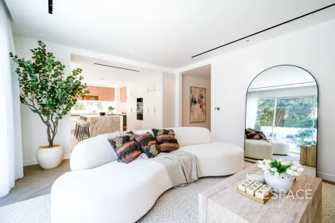 Villa in Meadows, Dubai 5 bedrooms, 344 sq.m. № 71006 - photo 2