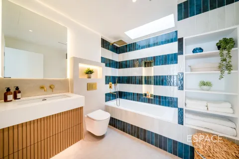 Villa in Meadows, Dubai 5 bedrooms, 344 sq.m. № 71006 - photo 13