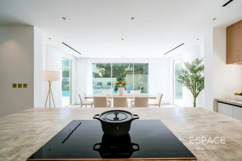 Villa in Meadows, Dubai 5 bedrooms, 344 sq.m. № 71006 - photo 3