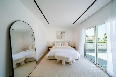 Villa in Meadows, Dubai 5 bedrooms, 344 sq.m. № 71006 - photo 12