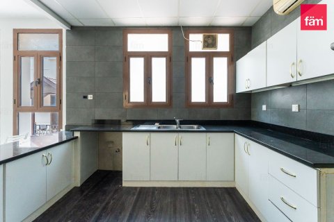 Townhouse in Wadi Al Safa 2, Dubai 3 bedrooms, 205.6 sq.m. № 135223 - photo 5