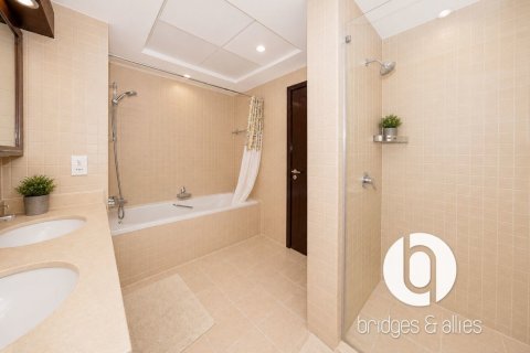 Apartment in Downtown Dubai (Downtown Burj Dubai), Dubai 2 bedrooms, 133 sq.m. № 115738 - photo 14