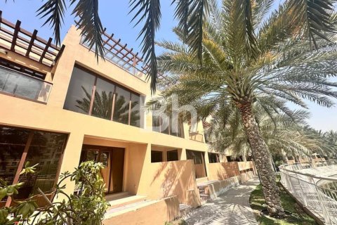 Снять в аренду таунхаус в Jumeirah Islands, Дубай: 4 спальни, 337м², № 23012 - фото 2