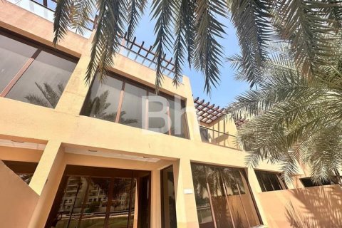 Снять в аренду таунхаус в Jumeirah Islands, Дубай: 4 спальни, 337м², № 23012 - фото 3
