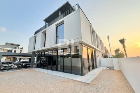 Townhouse in Arabian Ranches 3, Dubai 4 bedrooms, 287 sq.m. № 23013 - photo 2
