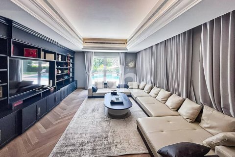 Villa in Dubai Sports City, Dubai 5 bedrooms, 883 sq.m. № 23016 - photo 6