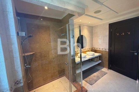 Villa in Dubai Sports City, Dubai 5 bedrooms, 883 sq.m. № 23016 - photo 15