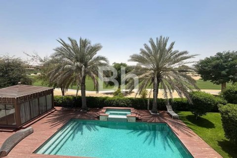 Villa in Dubai Sports City, Dubai 5 bedrooms, 883 sq.m. № 23016 - photo 1