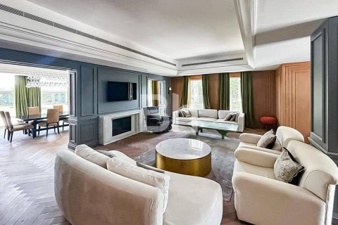 Villa in Dubai Sports City, Dubai 5 bedrooms, 883 sq.m. № 23016 - photo 7