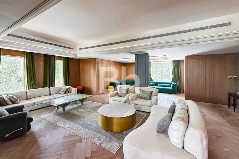 Villa in Dubai Sports City, Dubai 5 bedrooms, 883 sq.m. № 23016 - photo 4