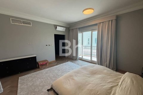 Villa in Dubai Sports City, Dubai 5 bedrooms, 883 sq.m. № 23016 - photo 10