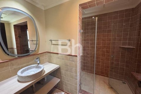 Villa in Dubai Sports City, Dubai 5 bedrooms, 883 sq.m. № 23016 - photo 14