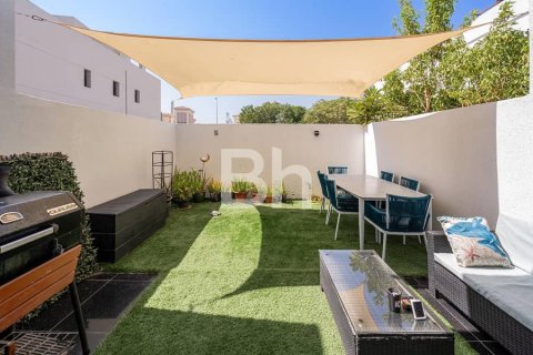 Townhouse in Jumeirah Village Triangle, Dubai 2 bedrooms, 127 sq.m. № 21038 - photo 2