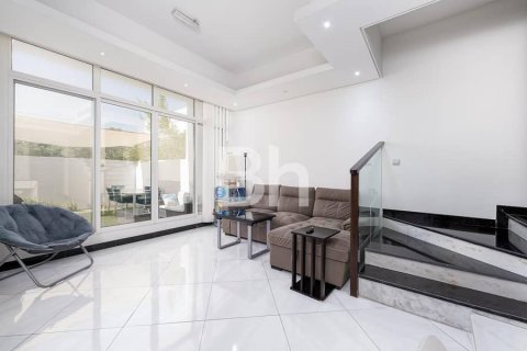 Townhouse in Jumeirah Village Triangle, Dubai 2 bedrooms, 127 sq.m. № 21038 - photo 4