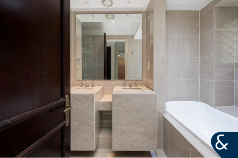 Apartment in Downtown Dubai (Downtown Burj Dubai), Dubai 2 bedrooms, 130 sq.m. № 75499 - photo 11