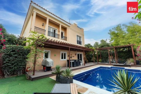 Villa in Dubai 5 bedrooms, 593.9 sq.m. № 83517