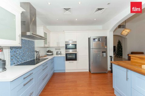 Villa in Dubai 5 bedrooms, 593.9 sq.m. № 83517 - photo 9