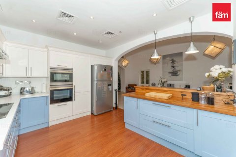 Villa in Dubai 5 bedrooms, 593.9 sq.m. № 83517 - photo 8