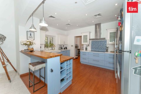 Villa in Dubai 5 bedrooms, 593.9 sq.m. № 83517 - photo 7