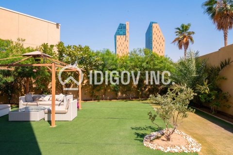Villa à Al Barsha, Dubai, 3 chambres, 281 m², № 38234 - photo 1