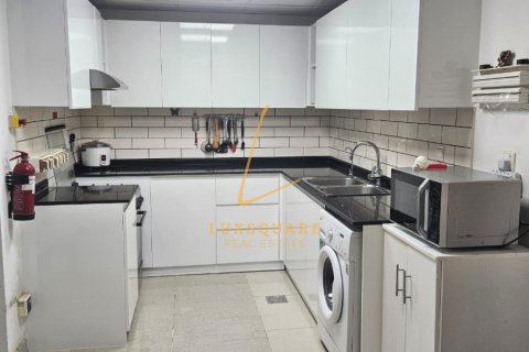 Купить квартиру в Джумейра Вилладж Серкл, Дубай: 2 спальни, 168м², № 70811 - фото 3