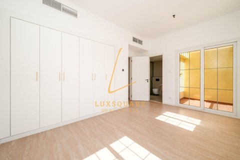 Снять в аренду виллу в The Springs, Дубай: 2 спальни, 186м², № 95838 - фото 9