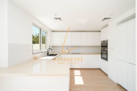 Снять в аренду виллу в The Springs, Дубай: 2 спальни, 186м², № 95838 - фото 2