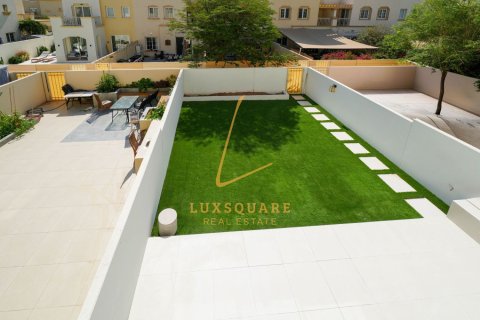 Снять в аренду виллу в The Springs, Дубай: 2 спальни, 186м², № 95838 - фото 27