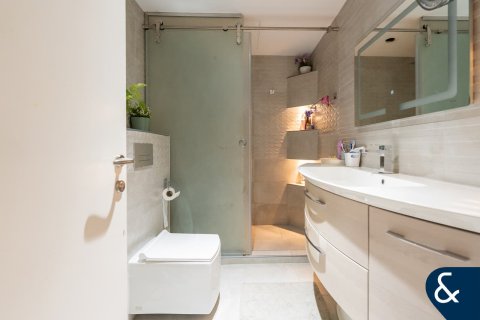 Villa in The Lakes, Dubai 4 bedrooms, 270 sq.m. № 98688 - photo 23