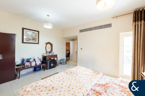 Villa in The Lakes, Dubai 4 bedrooms, 270 sq.m. № 98688 - photo 18