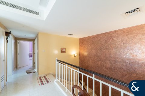 Villa in The Lakes, Dubai 4 bedrooms, 270 sq.m. № 98688 - photo 14