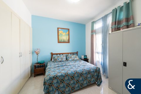 Villa in The Lakes, Dubai 4 bedrooms, 270 sq.m. № 98688 - photo 19