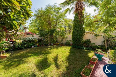 Villa in The Lakes, Dubai 4 bedrooms, 270 sq.m. № 98688 - photo 27