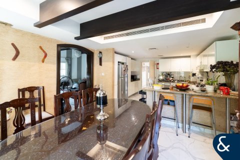 Villa in The Lakes, Dubai 4 bedrooms, 270 sq.m. № 98688 - photo 6