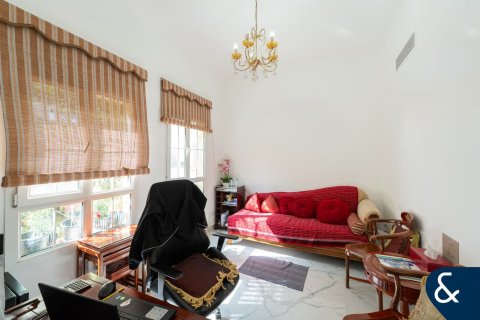 Villa in The Lakes, Dubai 4 bedrooms, 270 sq.m. № 98688 - photo 5