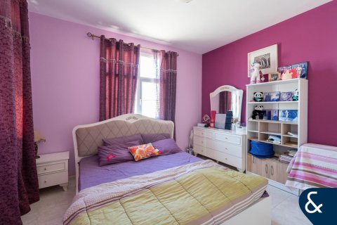 Villa in The Lakes, Dubai 4 bedrooms, 270 sq.m. № 98688 - photo 21