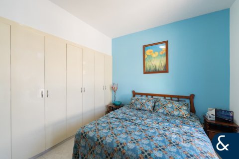 Villa in The Lakes, Dubai 4 bedrooms, 270 sq.m. № 98688 - photo 20