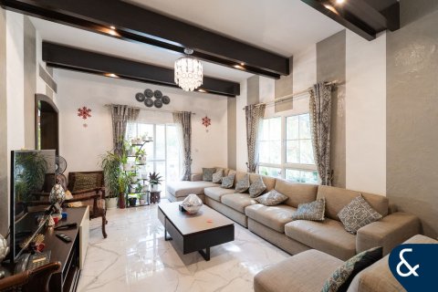 Villa in The Lakes, Dubai 4 bedrooms, 270 sq.m. № 98688 - photo 2