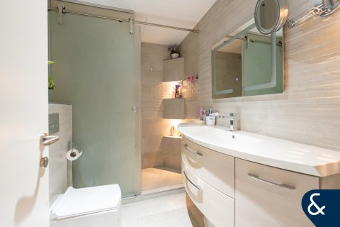 Villa in The Lakes, Dubai 4 bedrooms, 270 sq.m. № 98688 - photo 24