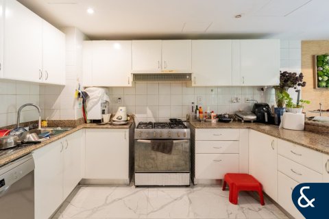 Villa in The Lakes, Dubai 4 bedrooms, 270 sq.m. № 98688 - photo 8