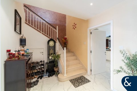 Villa in The Lakes, Dubai 4 bedrooms, 270 sq.m. № 98688 - photo 12