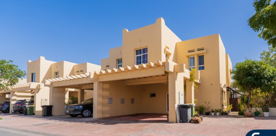 Villa in The Lakes, Dubai 4 bedrooms, 270 sq.m. № 98688