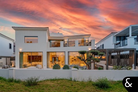 Купить виллу в Джумейра Гольф Эстейтс, Дубай: 5 спален, 641м², № 98695 - фото 2