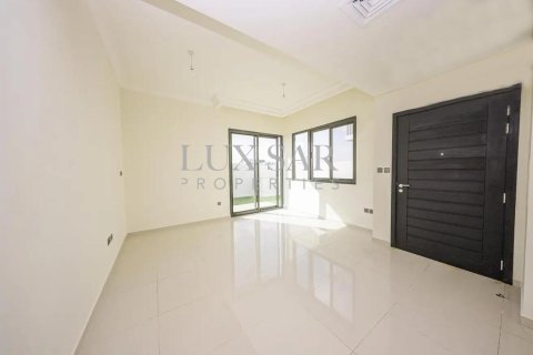 Villa in Dubai 3 bedrooms, 180.2 sq.m. № 37608 - photo 2