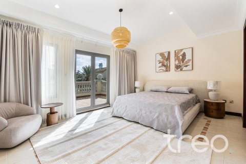 Снять в аренду виллу в Пальме Джумейре, Дубай: 4 спальни, 464.52м², № 120212 - фото 23