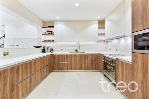 Снять в аренду виллу в Пальме Джумейре, Дубай: 4 спальни, 464.52м², № 120212 - фото 7